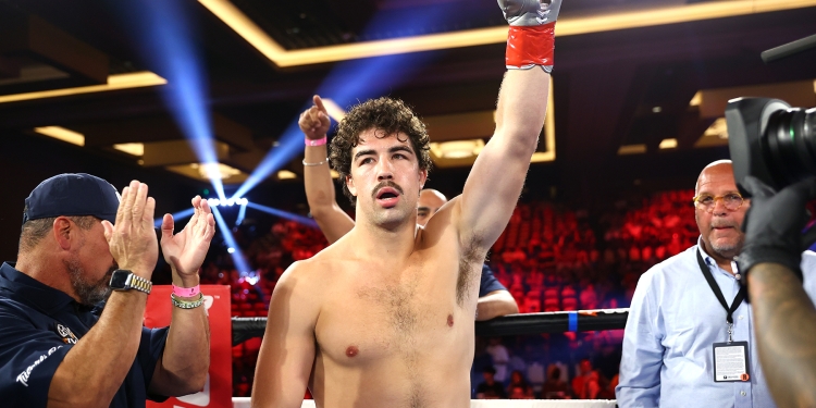 Hey Arnold: Barboza defeats Zorrilla in 140-pound showdown