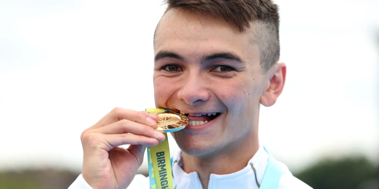 England’s Alex Yee wins first gold of Games