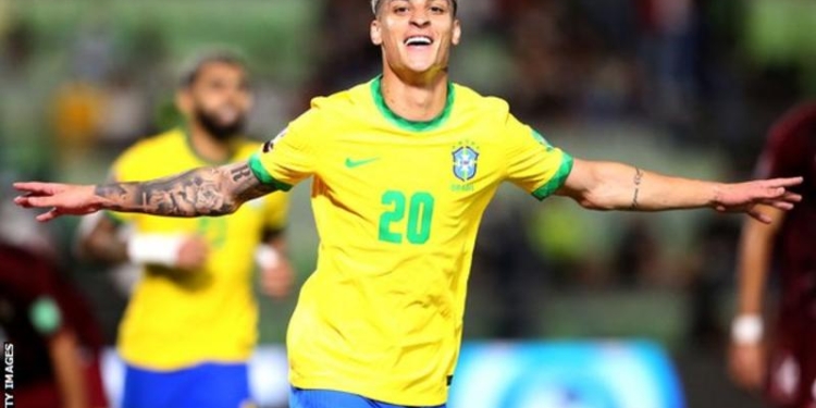 Manchester United agree £80m deal for Ajax winger Antony