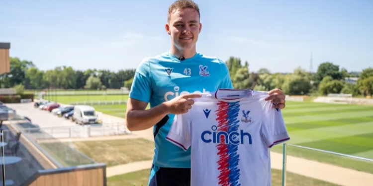 Kofi Balmer signs for Crystal Palace