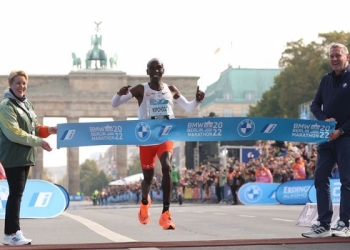 Kipchoge breaks world record in Berlin with 2:01:09