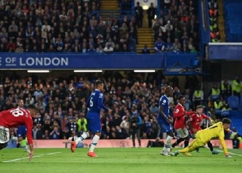 Casemiro scores first Manchester United goal to salvage point at Chelsea