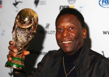 The King is now eternal; Pele dies at 82
