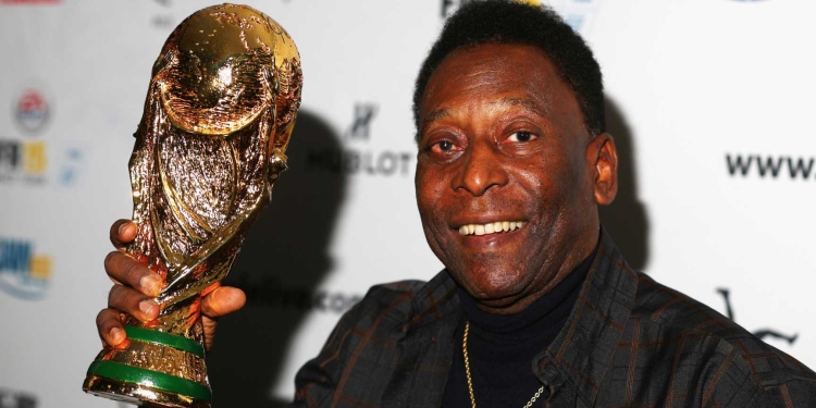 The King is now eternal; Pele dies at 82