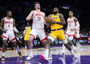 LeBron drops 48, Lakers beat Rockets 140-132 to snap skid