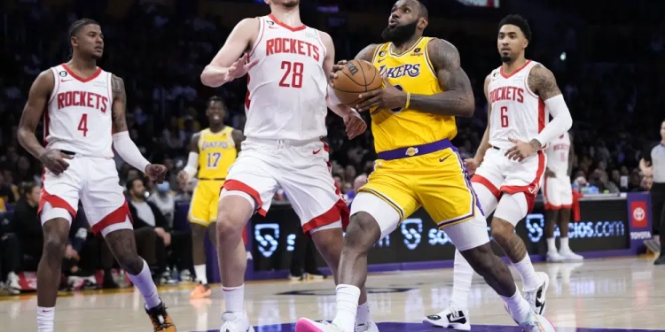 LeBron drops 48, Lakers beat Rockets 140-132 to snap skid