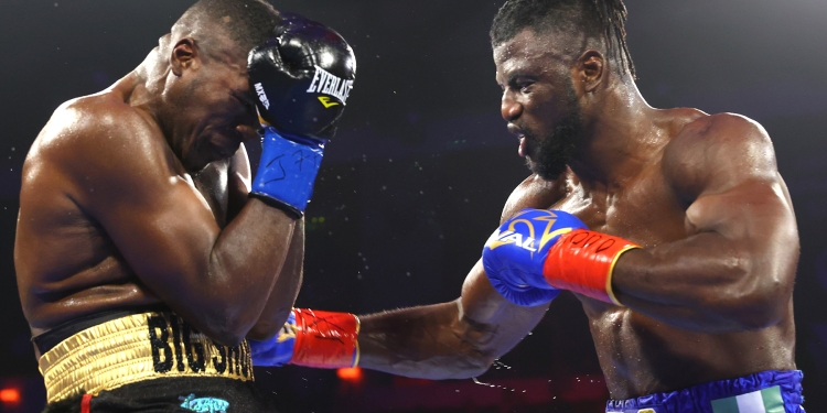 Efe Ajagba edges Stephan Shaw in New York heavyweight main event