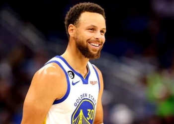 Stephen Curry headlines top-selling jerseys so far this season