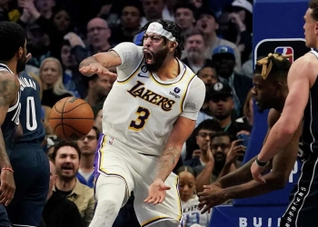 Anthony Davis makes NBA history in Lakers comeback win over Mavs