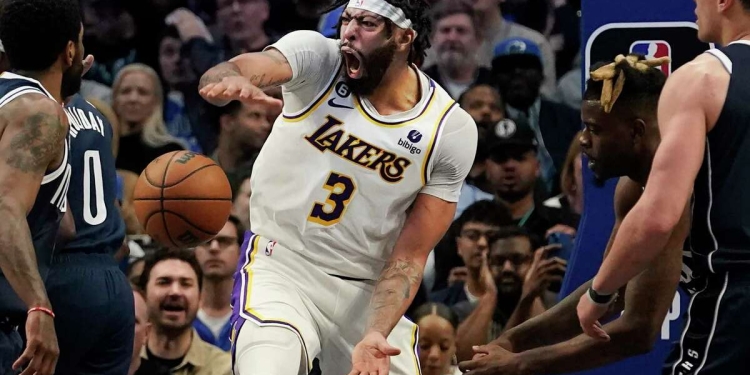 Anthony Davis makes NBA history in Lakers comeback win over Mavs