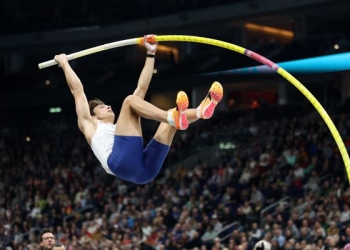 Duplantis breaks world pole vault record with 6.22m in Clermont-Ferrand