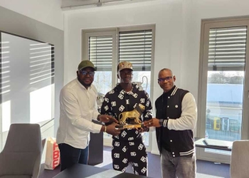 Sadio Mané receives Senegalese player of the year award in Munich