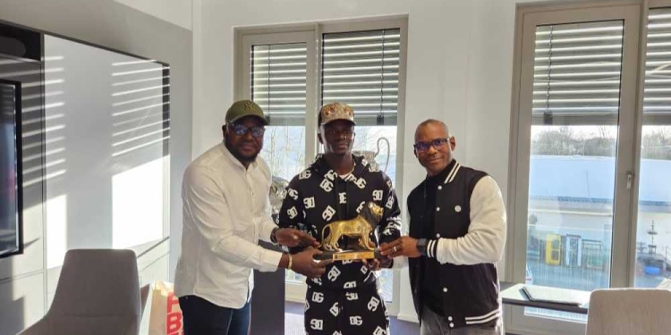 Sadio Mané receives Senegalese player of the year award in Munich