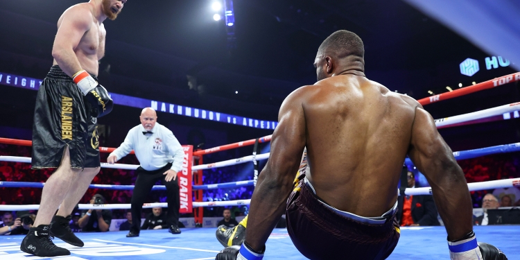 Arslanbek Makhmudov makes US debut with TKO win over Nigeria’s Raphael Akpejiori