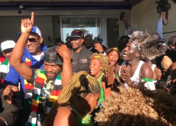 Floyd Mayweather arrives in Harare to help Mnangagwa campaign