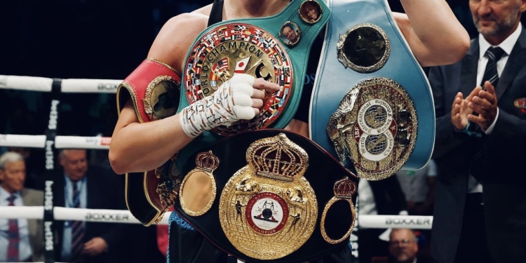 Marshall defeats Crews-Dezurn to become new super middleweight champion