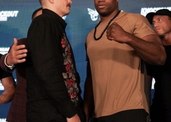 Usyk and Dubois stopped by London on promotional tour for August 26