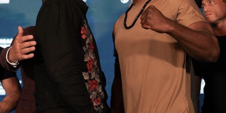 Usyk and Dubois stopped by London on promotional tour for August 26