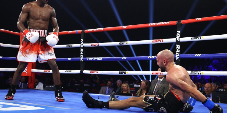 Davis dominates Patera to defend WBO Intercontinental title