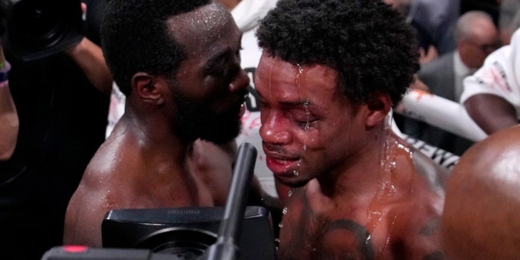 Crawford batters Spence, stops him in 9 to become undisputed welterweight champ