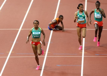 Tsegay wins dramatic 10,000m final as Hassan falls in Budapest