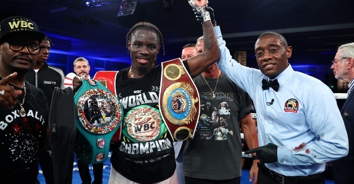 Richardson Hitchins dominates Jose Zepeda over twelve rounds