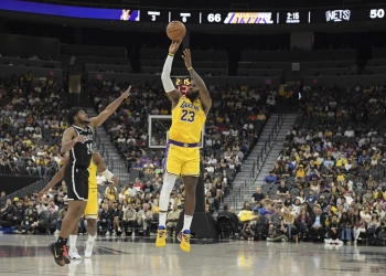 James, Durant finally face off again, Suns beat Lakers 123-100 in preseason finale