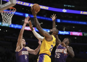 LeBron James keys Lakers’ 4th-quarter rally for 100-95 win over Kevin Durant’s short-handed Suns