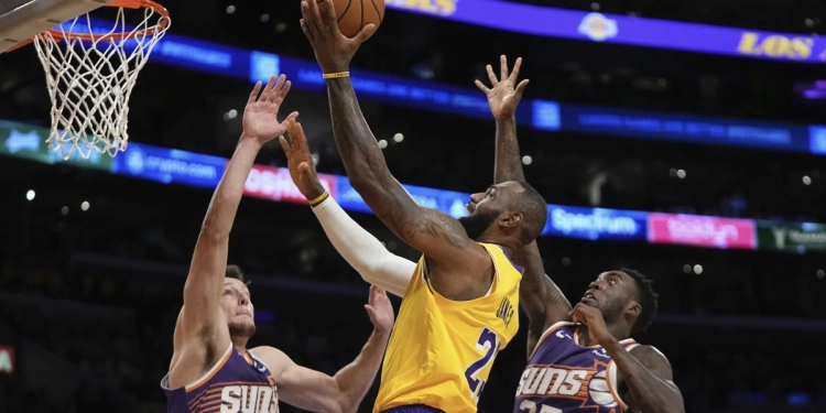 LeBron James keys Lakers’ 4th-quarter rally for 100-95 win over Kevin Durant’s short-handed Suns
