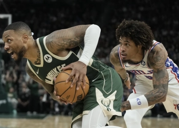 Lillard sets Bucks record with 39 points in a debut, leads Milwaukee past Philadelphia 118-117