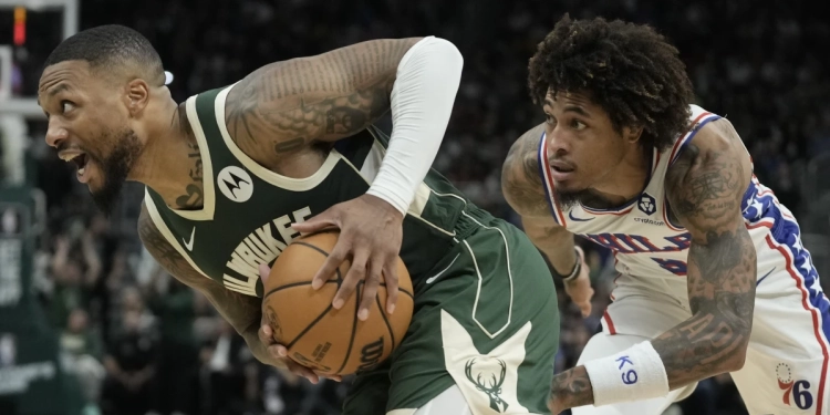 Lillard sets Bucks record with 39 points in a debut, leads Milwaukee past Philadelphia 118-117