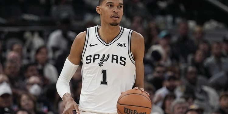 No. 1 pick Wembanyama scores 15 points in NBA debut as Spurs fall to Mavericks