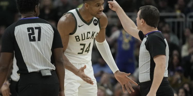 Giannis ejected, Lillard scores 34 points as the Bucks beat Pistons 120-118