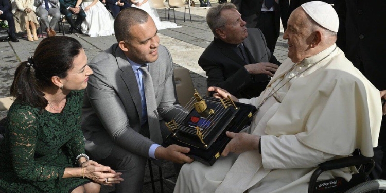 IBA President Umar Kremlev meets Pope Francis