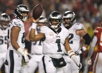 Jalen Hurts leads second-half rally as Eagles beat Chiefs in Super Bowl rematch