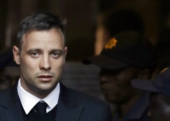 Seeking parole, Pistorius meets with girlfriend’s father
