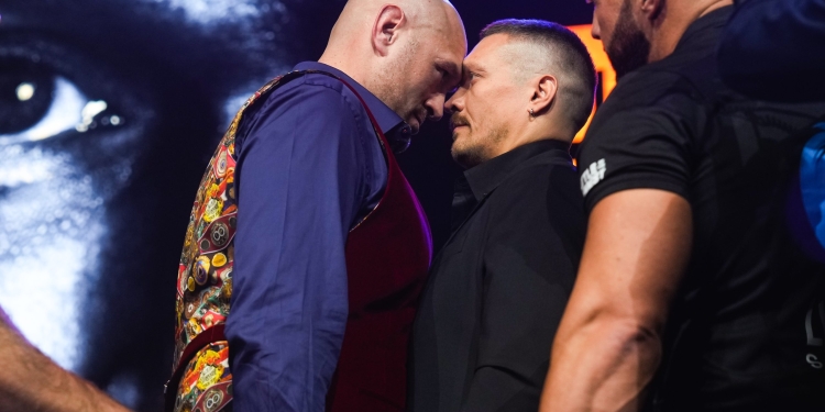 Tyson Fury, Oleksandr Usyk face-off at London press conference for undisputed heavyweight showdown