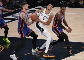 Wembanyama has rough debut at Madison Square Garden as Knicks thrash Spurs