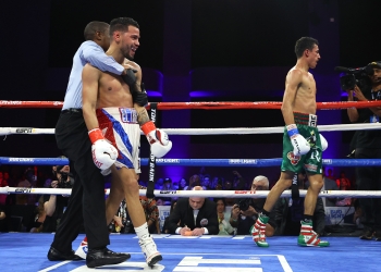 Rafael Espinoza dethrones WBO featherweight champion Robeisy Ramirez
