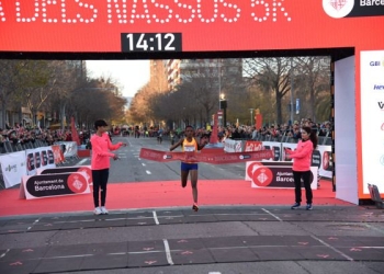 Chebet breaks world 5km record with 14:13 in Barcelona