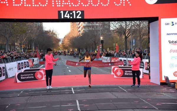 Chebet breaks world 5km record with 14:13 in Barcelona