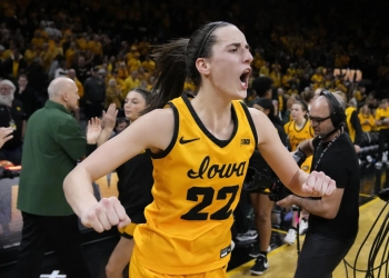 Caitlin Clark hits long 3-pointer at the buzzer, scores 40 as Iowa beats Michigan State