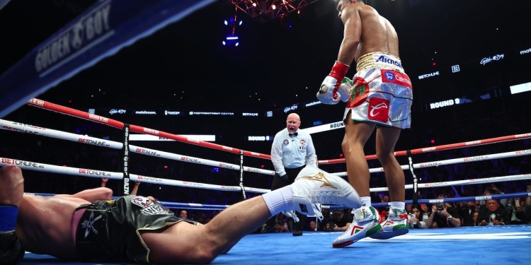 Munguia drops Ryder 4 times enroute to stoppage in 9, calls out Canelo