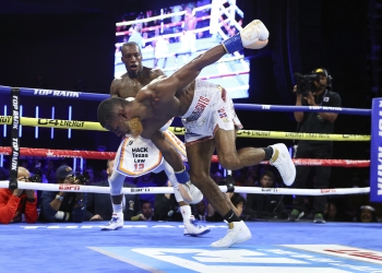 Foster defeats Nova by decision to retain WBC world title