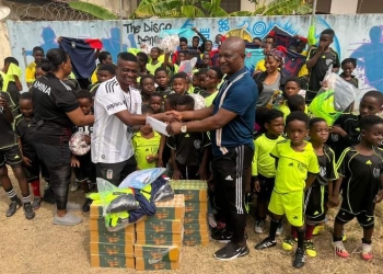 Former Ghana coach Kwesi Appiah donates jerseys, balls to Awudu Issaka Academy