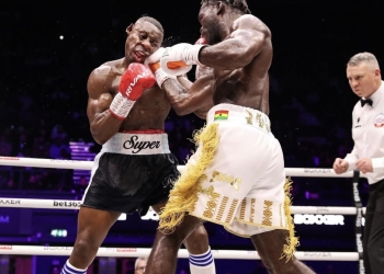 Buatsi dominates Azeez in WBA eliminator