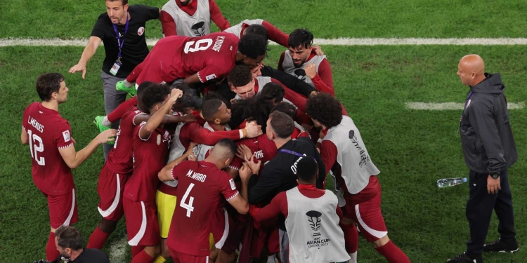 Holders Qatar one step away from title defence