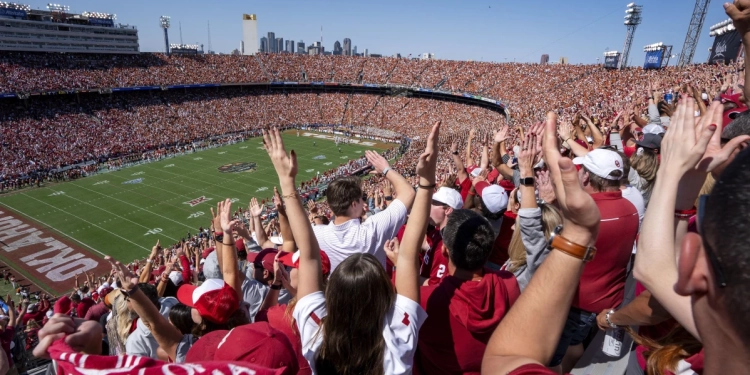 EA Sports to pay college football players who agree to have their likeness used in video game