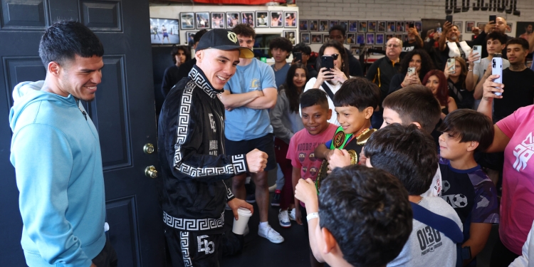 Oscar Valdez and Sergio Rodriguez Give Back to Local Phoenix Children Ahead of Friday’s world title doubleheader