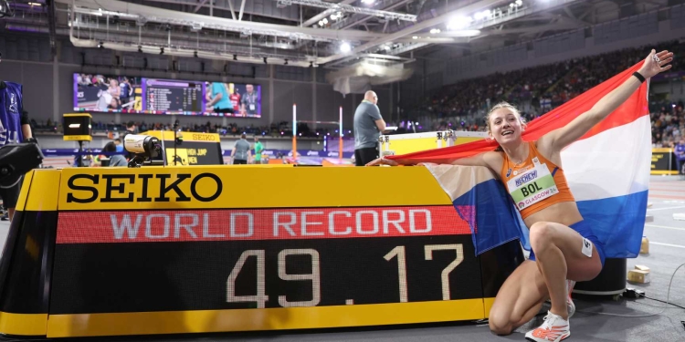 Bol stuns Glasgow with world record in a night of surprises in the 400m